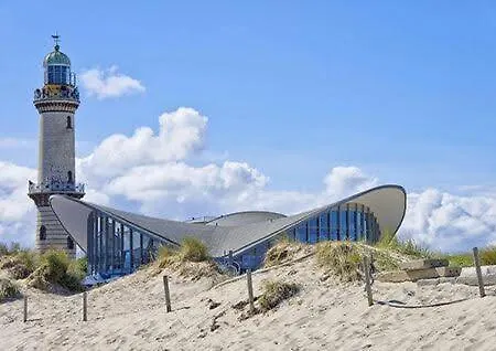 Leuchtturmblick * Rostock